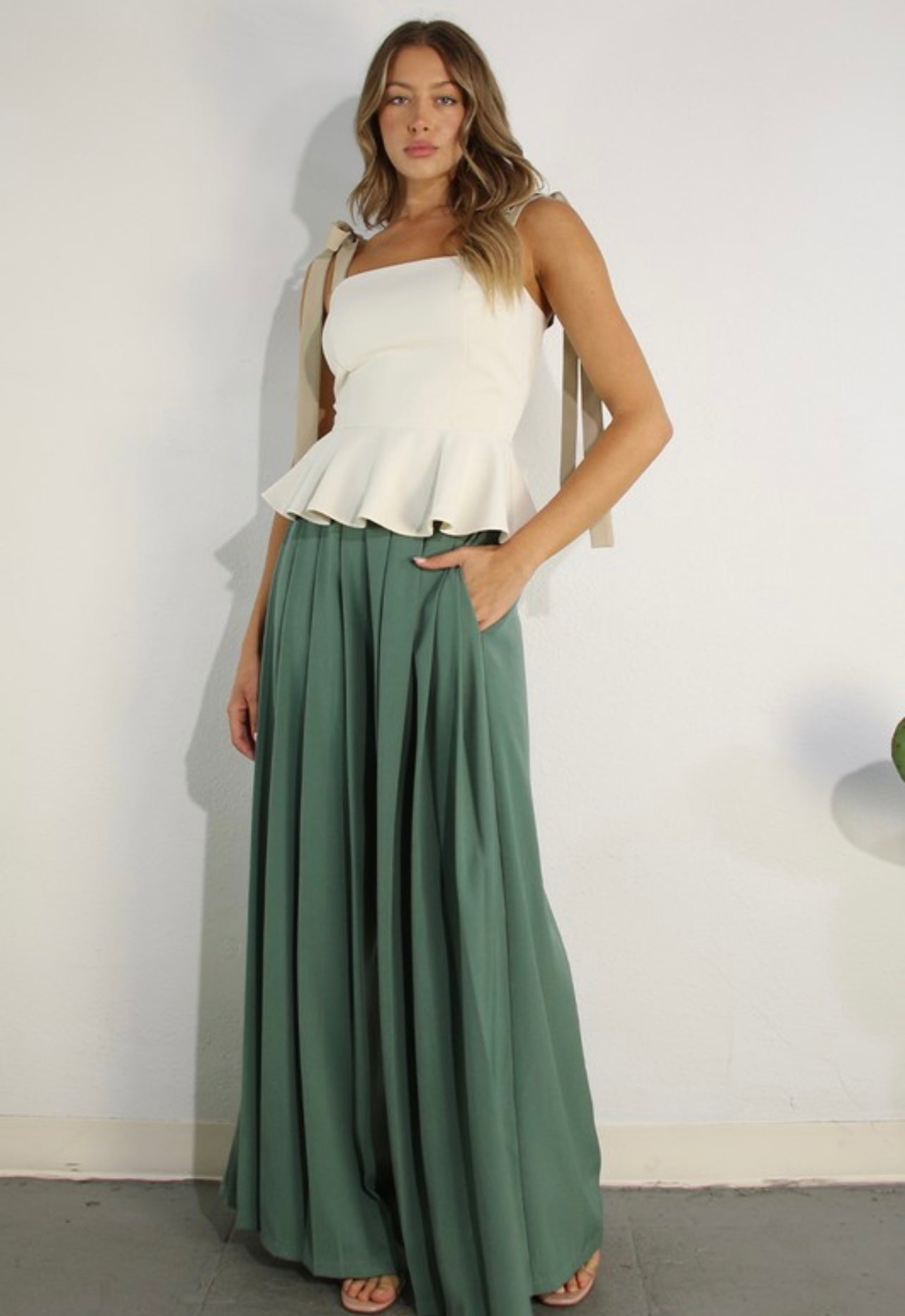 Contrast Shoulder Band Ruffle Top